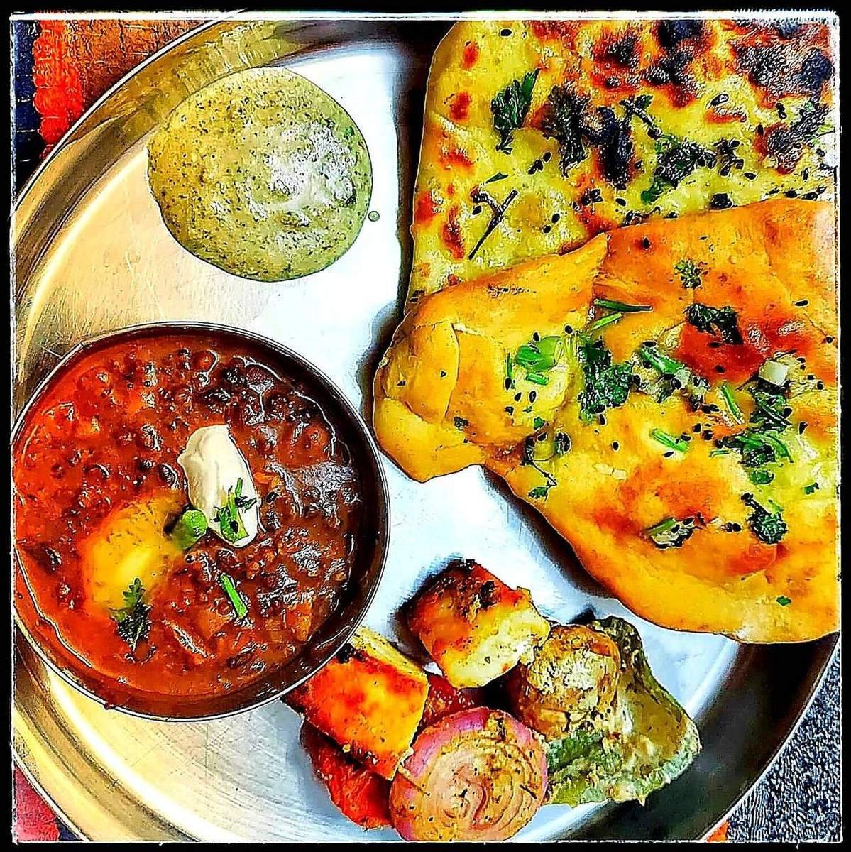 Dal makhani with butter naan thali at Apna Dhaba, Ahmamau Lucknow