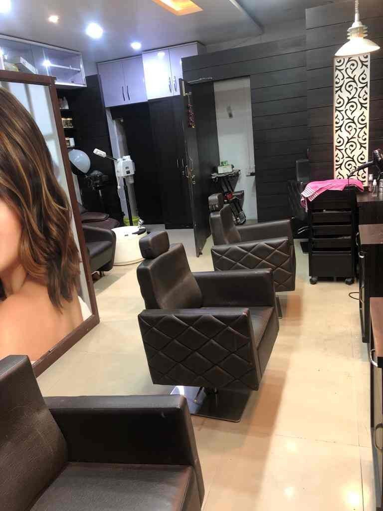 Apple Beauty Salon interior seating and mirrors Lucknow
