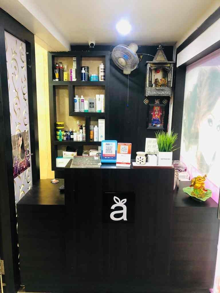 Apple Beauty Salon reception desk Khurram Nagar
