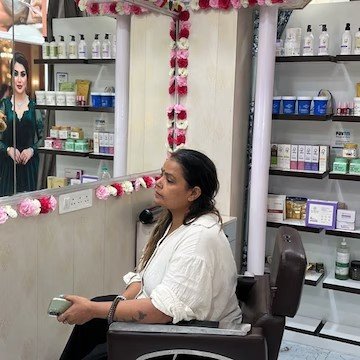 Didis Beauty Parlour interior with client at workstation Gomti Nagar