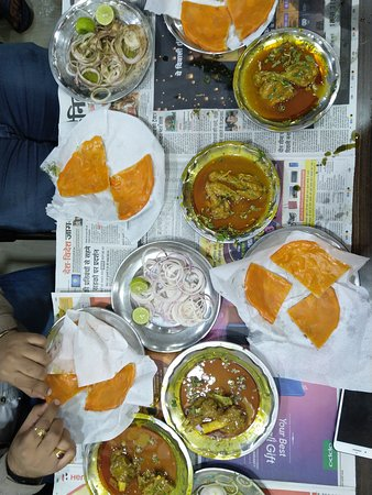 Nihari and kulcha meal on table at Mubeen's, Chowk Lucknow