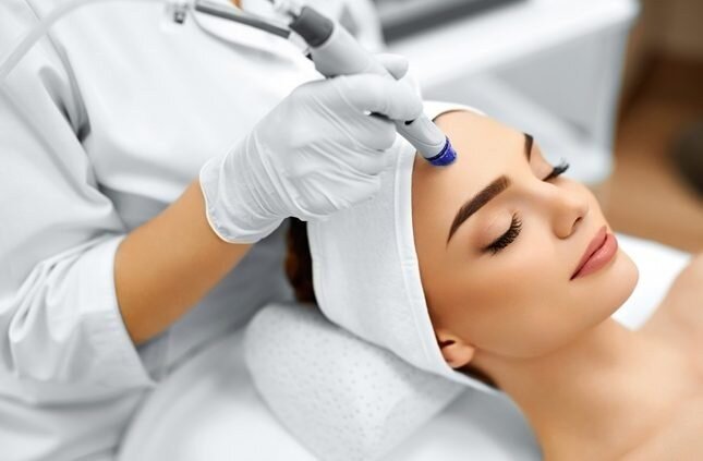 HydraFacial skin treatment in progress