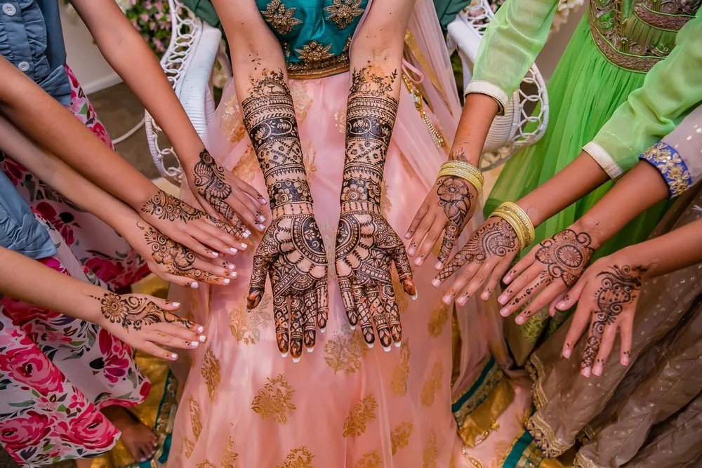 Bride and bridesmaids group mehndi session by Roshan Mehendi Artist