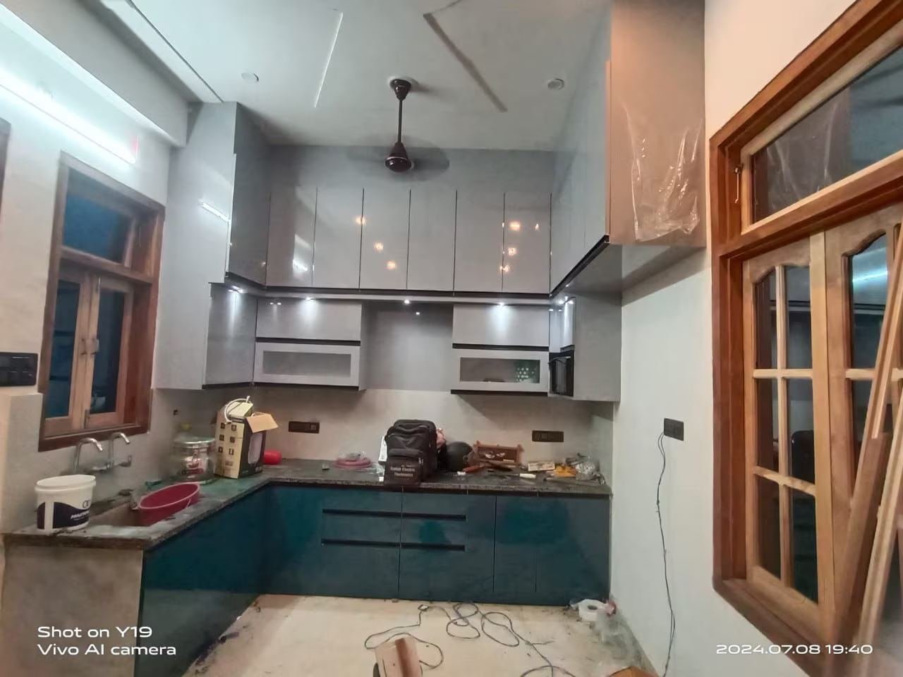 Grey modular kitchen installed by Sahanawaz Carpainter House — modular kitchen in Kakori, Lucknow