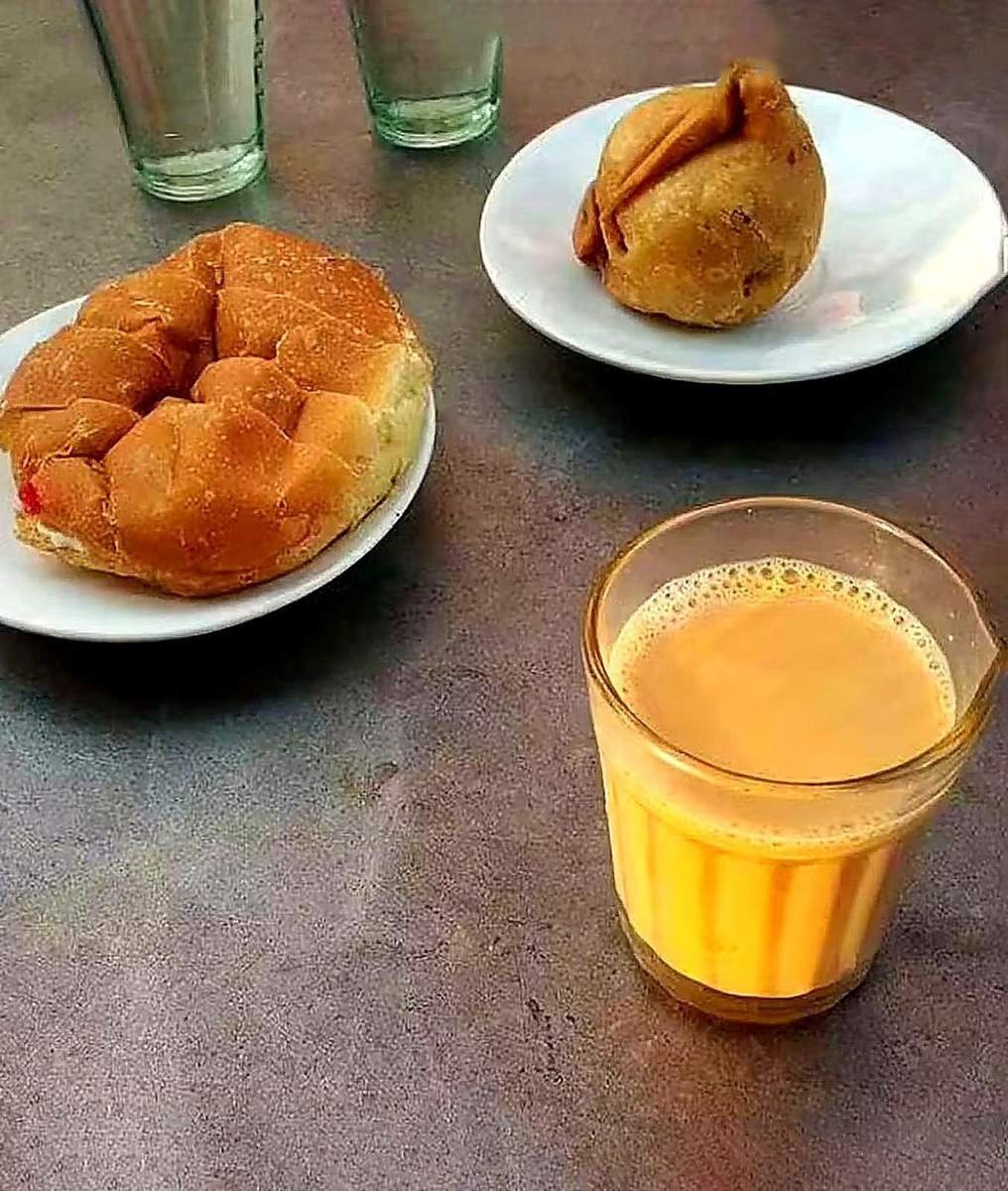 Chai with bun maska and samosa at Sharma Ji Ki Chai Lucknow
