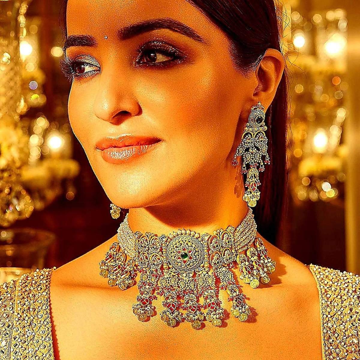 Model wearing bridal gold choker and earrings