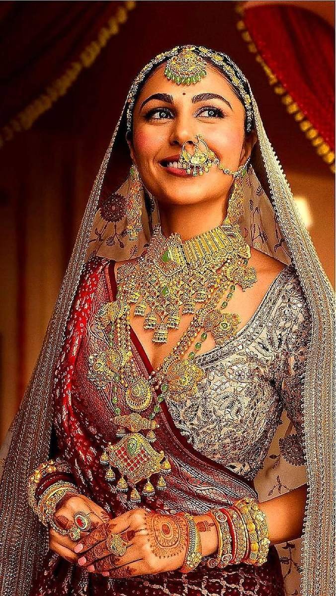 Bride wearing full bridal gold jewellery set