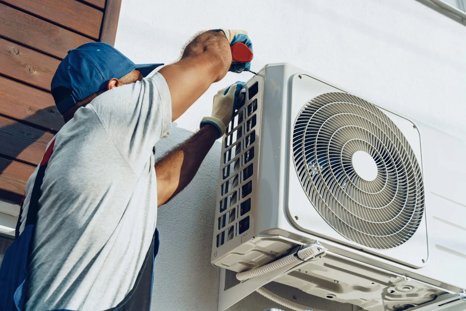 AC outdoor unit repair with screwdriver — ac repair (split/window) in Tedhi Pulia, Lucknow